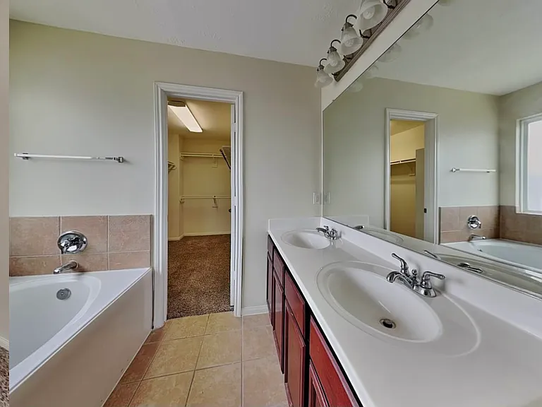 1026 Doubletree Glen Dr — Photo 8