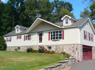 95 Woodlawn Ave, Dallas, PA 18612