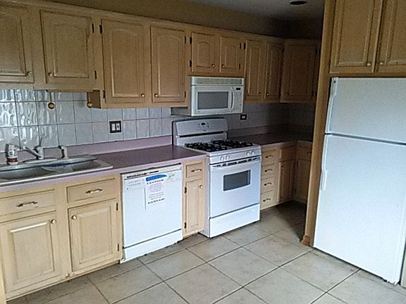 4th image of 563 Pinecroft Dr