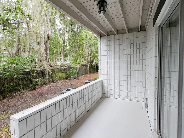 Oak Terrace — Photo 20