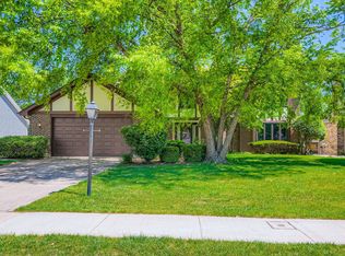 3825 Charlemagne Dr, Hoffman Estates, IL 60192