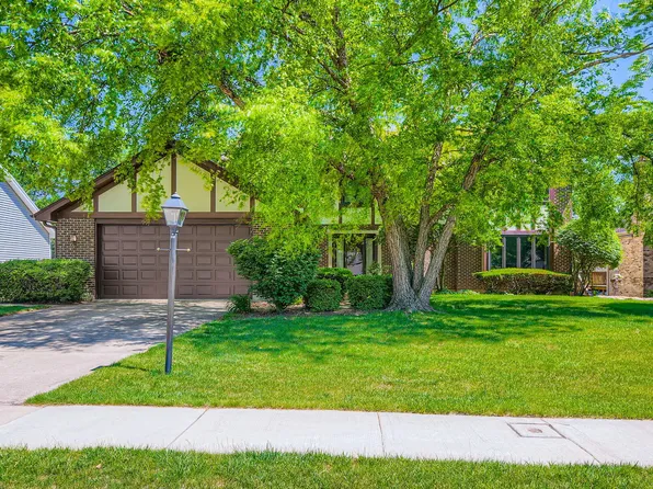 3825 Charlemagne Dr, Hoffman Estates, IL 60192