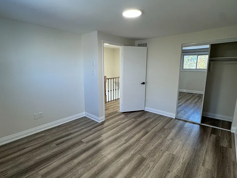 109 Connelly Dr — Photo 17