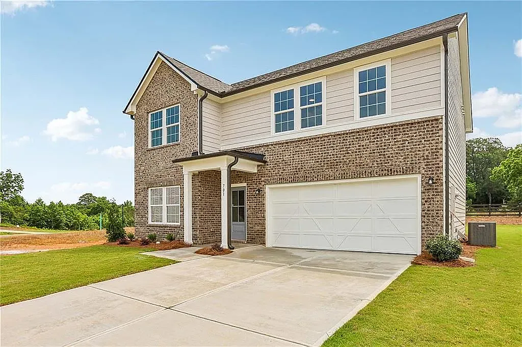 4 bed, 2.5 bath, 2409 sqft, $2,800 — Photo 1