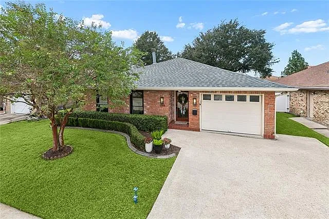 3 bed, 2.0 bath, 1870 sqft, $2,900 — Photo 1