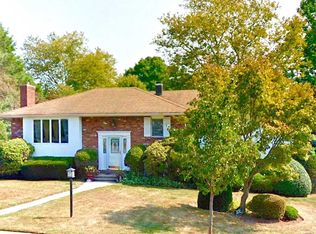 3 Dudley Ln, Dix Hills, NY 11746