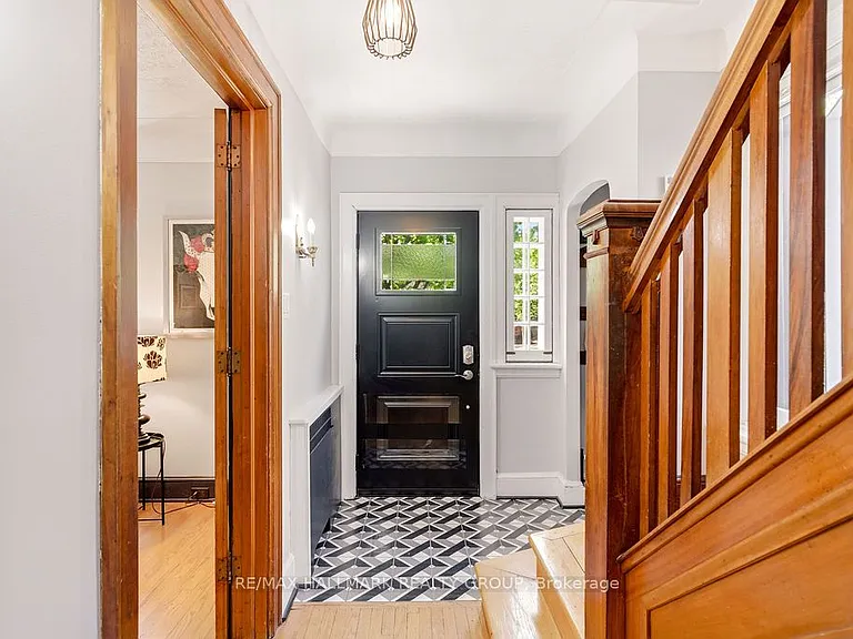 379 Hamilton Ave S — Photo 2