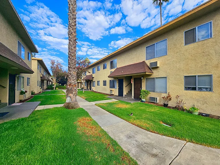 Crestwood Apartments — Photo 20