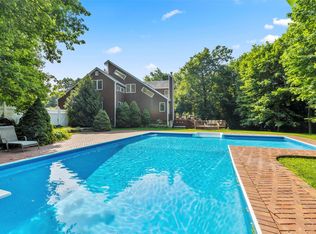 8 Braemer Rd, Setauket, NY 11733