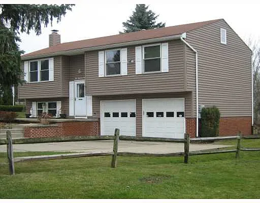 107 Oakhaven Dr photo 1