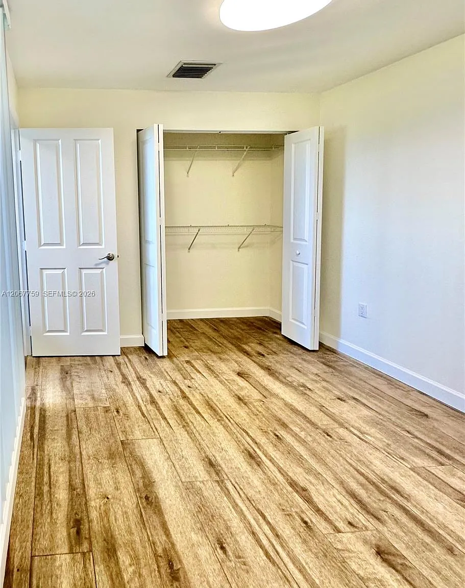 1 bed, 1.0 bath, 2098 sqft, $1,300 — Photo 4
