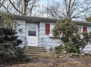 8 Valley View Dr, Rockaway, NJ 07866