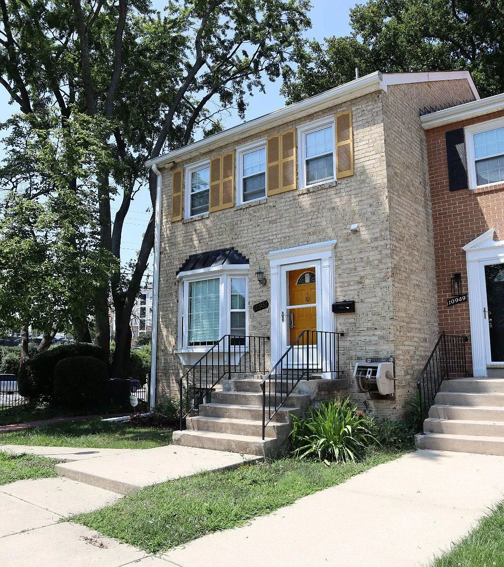 Wheaton Towne — Photo 1