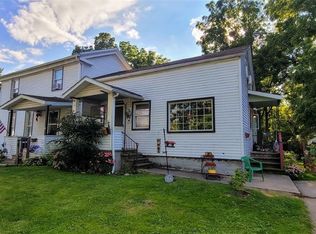 17 N Hartland St, Middleport, NY 14105