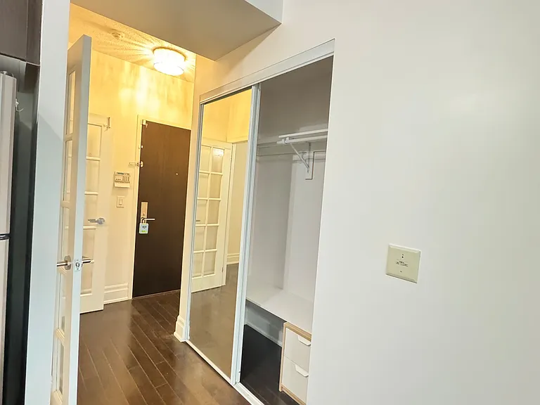 39 Upper Duke Cres #318 — Photo 13