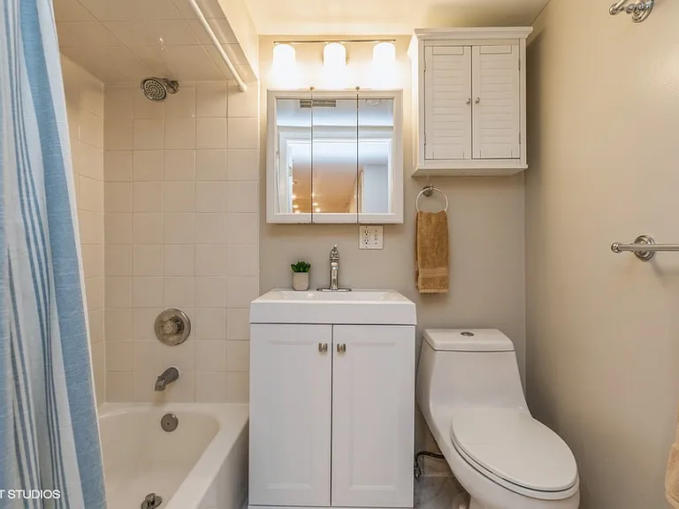 1426 N Greenview Ave #1 — Photo 8