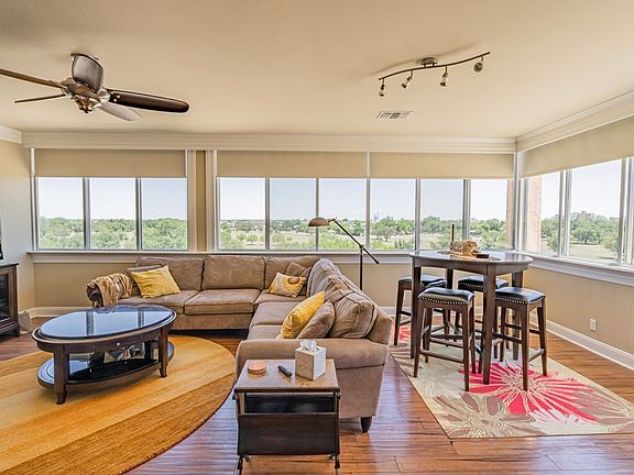 2nd image of 800 W Avenue D #2NE