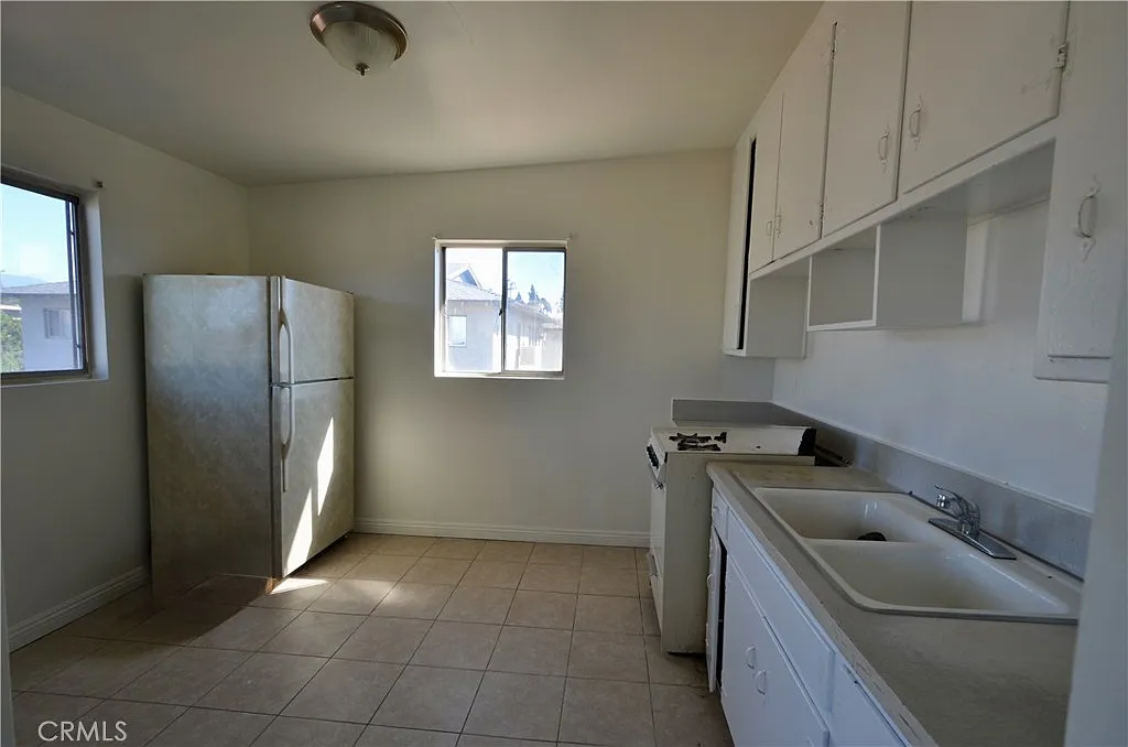 Building Photo - 5147 Canoga St