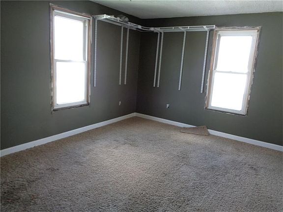 3rd image of 214 E Elm St