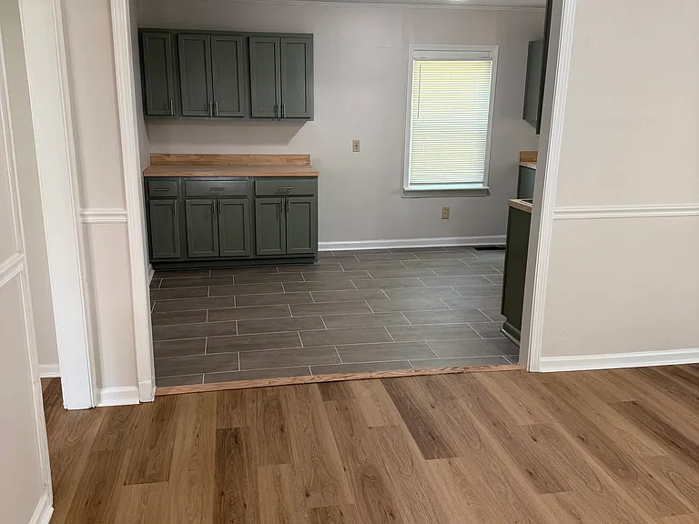1730 S Sutton Dr — Photo 2