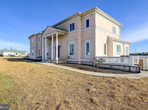 2880 Runneymede Dr, Westminster, MD 21158