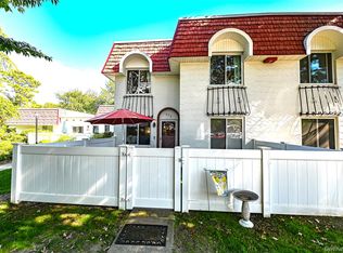 673 Blue Ridge Dr, Medford, NY 11763