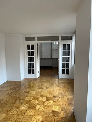Rented by R New York | media 9