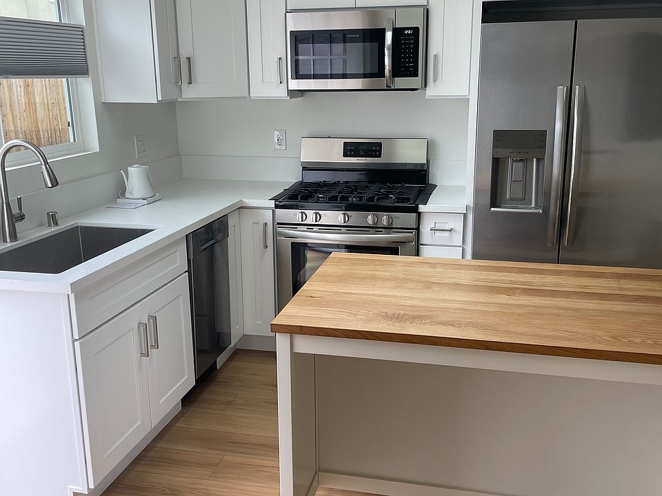 1st image of 525 Arcade Dr