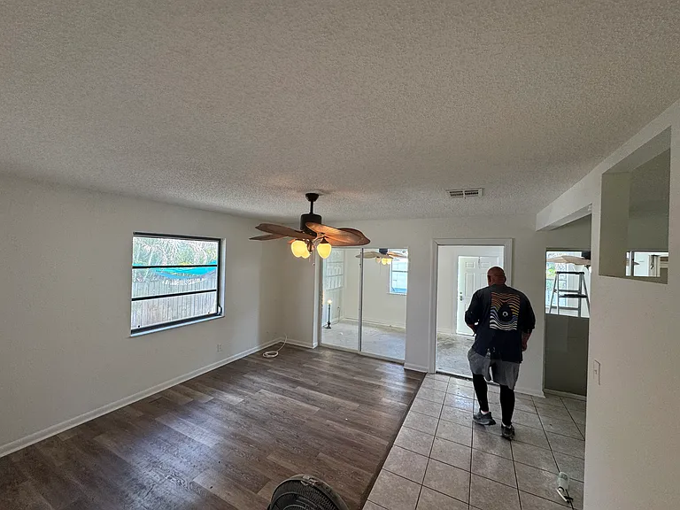 2571 NE Palm Ave — Photo 7
