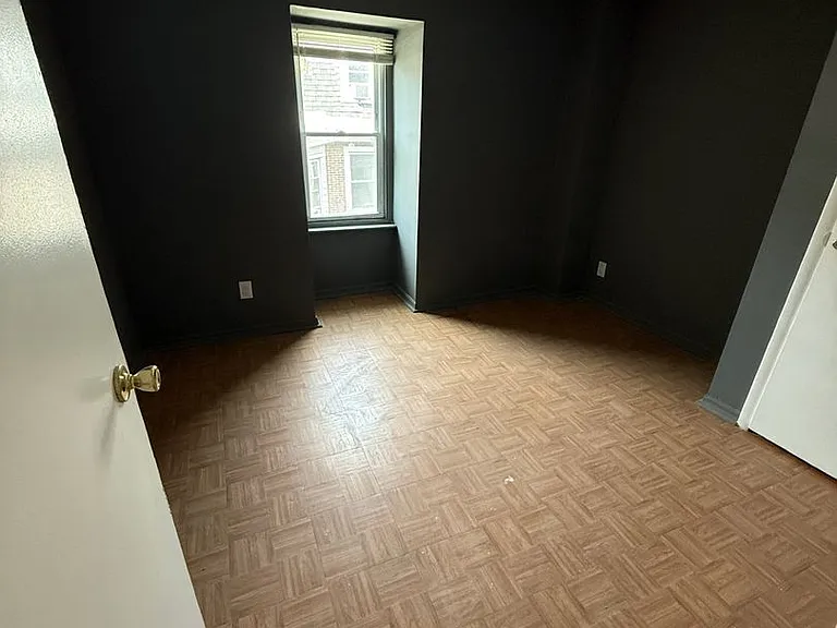513 Brinton St — Photo 13