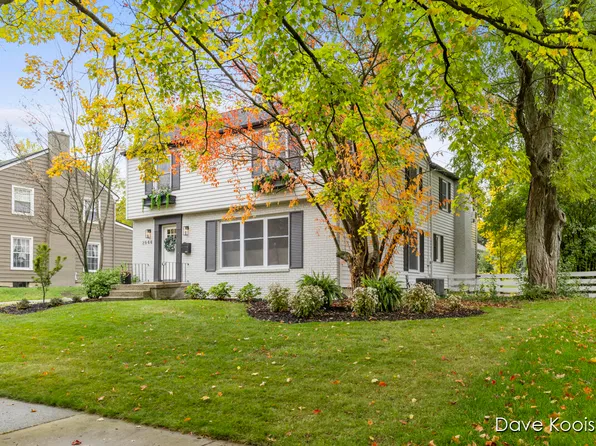2544 Maplewood Dr SE, East Grand Rapids, MI 49506