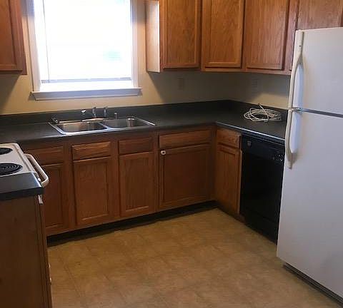 3rd image of 100 Kenilworth Ct APT A