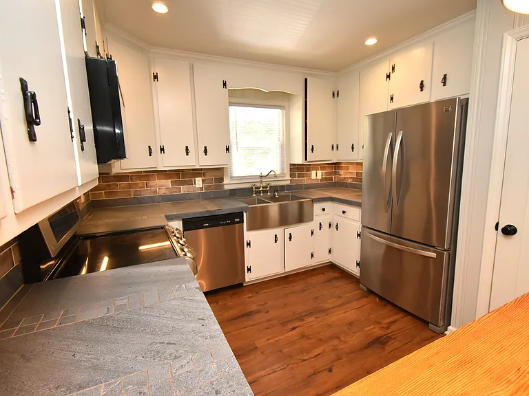 1800 Kirkwood Dr — Photo 11