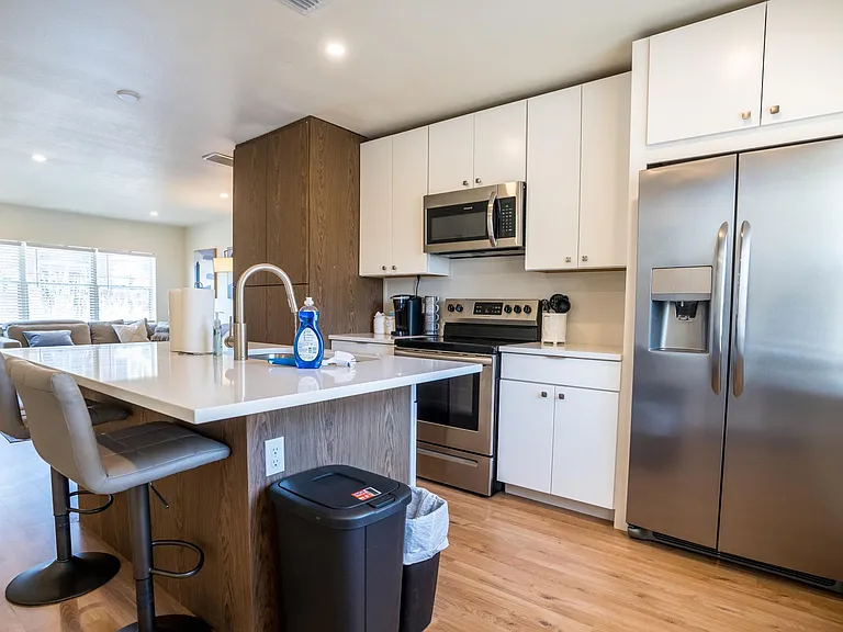 2160 Riverside Ave #7 — Photo 6