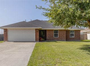 712 Mockingbird St, Navasota, TX 77868