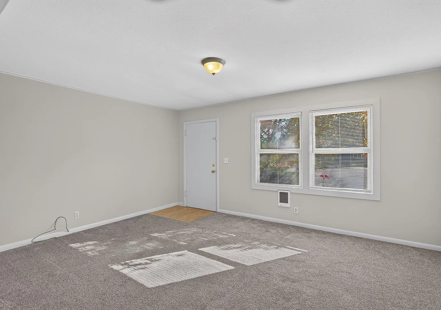 Charming 1 Bedroom Unit with Basement storage & Private Laundry — Photo 3