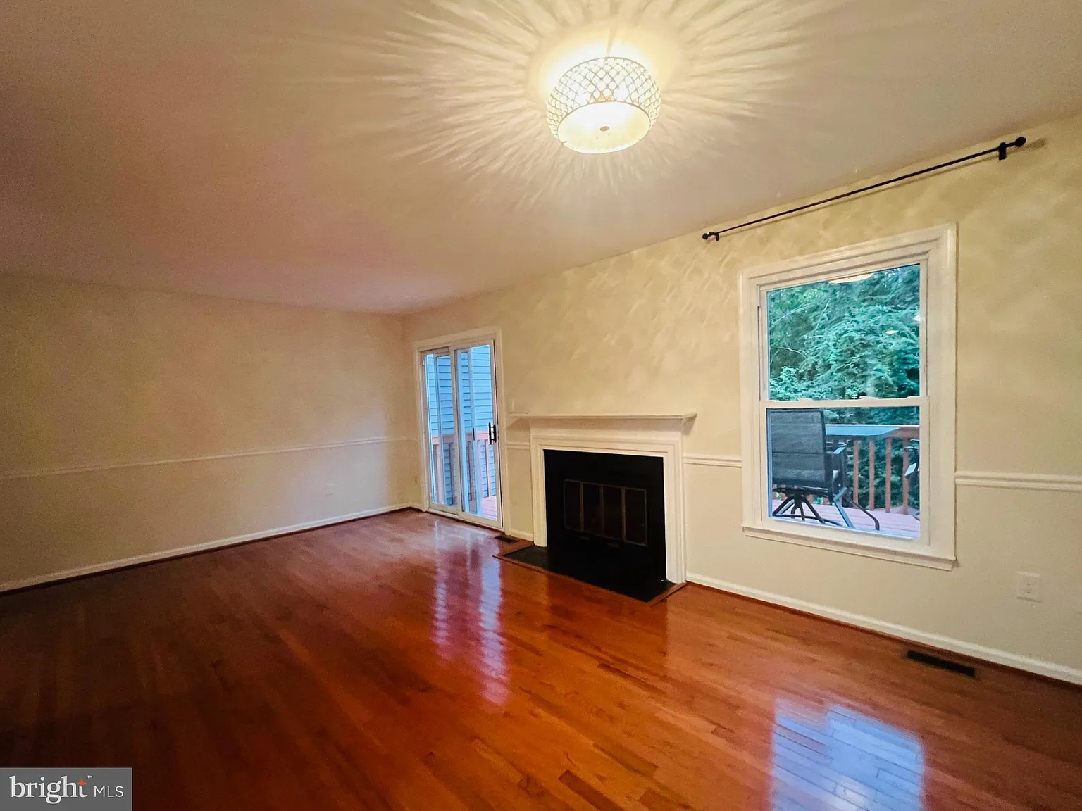 3 bed, 3.5 bath, 1954 sqft, $3,199 — Photo 4