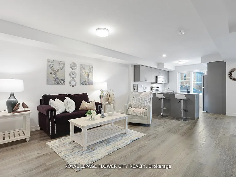 205 W Oak Trl #16 — Photo 6