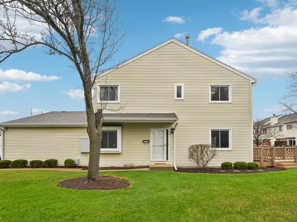 1628 Hilton Head Dr, Naperville, IL 60563