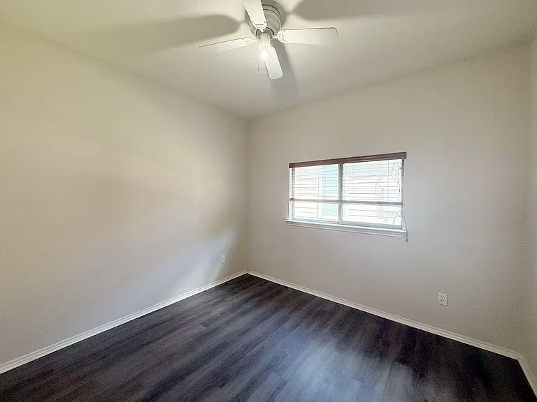 1722 E Mesa Park Cv — Photo 12
