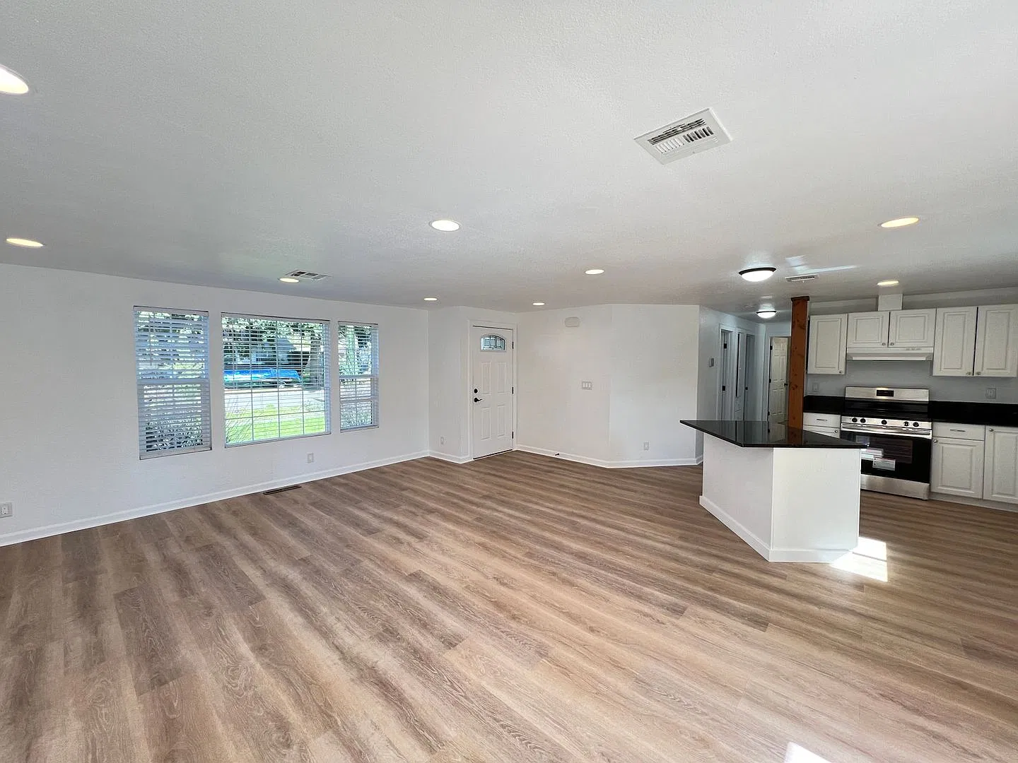 Freshly Remodeled Three Bedroom! — Photo 4