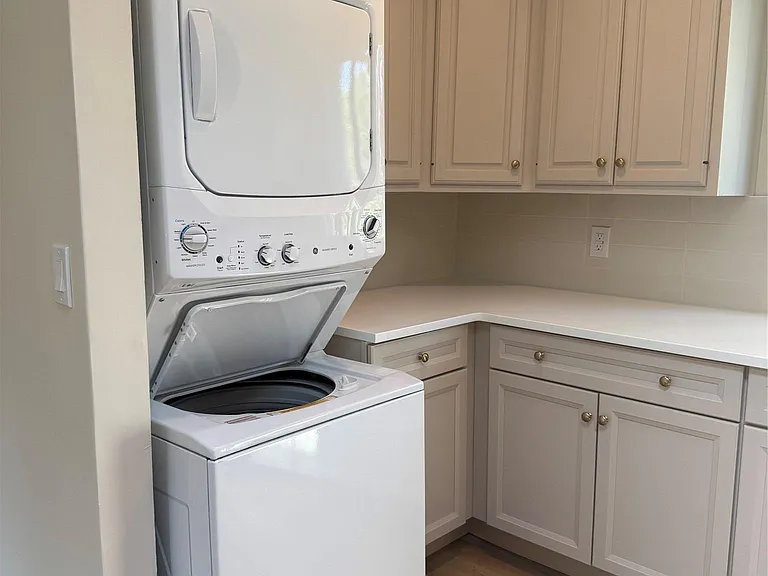 1 Towne Ct — Photo 8
