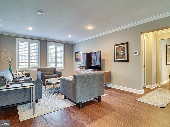 3rd image of 3052 S Buchanan St APT A1