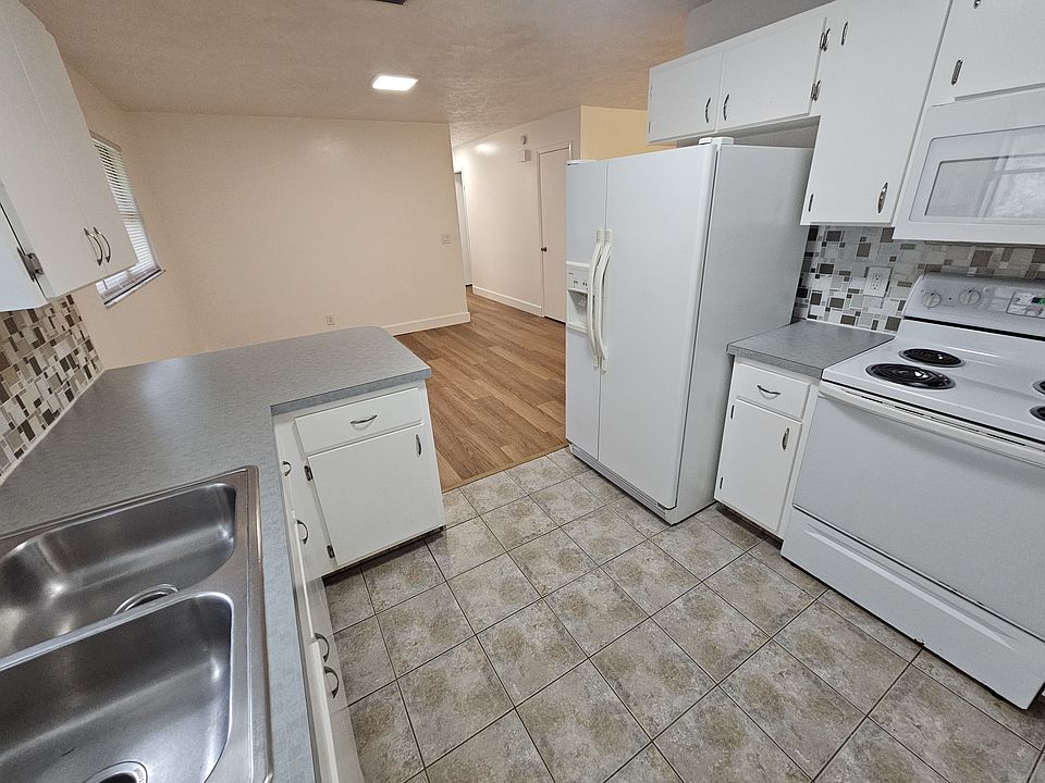 1st image of 2917 NE 17th Ter