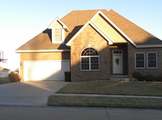 204 Ruths Ln, Wamego, KS 66547