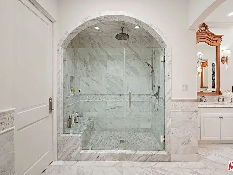717 N Rodeo Dr — Photo 21