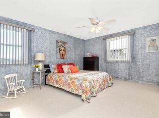 1037 Warfield Ln, Huntingdon Valley, PA 19006