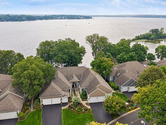 2nd image of 2928 Pelican Point Cir