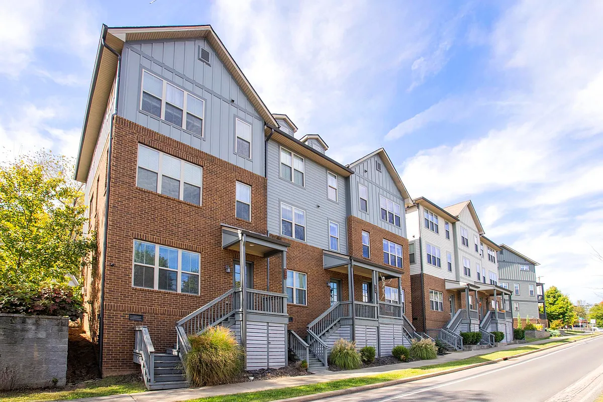 Building Photo - 942 Riverside Dr