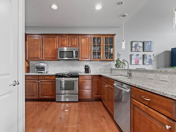 5th image of 182 Tinley Park Cir